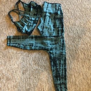 Lulu Lemmon full length yoga pant with top